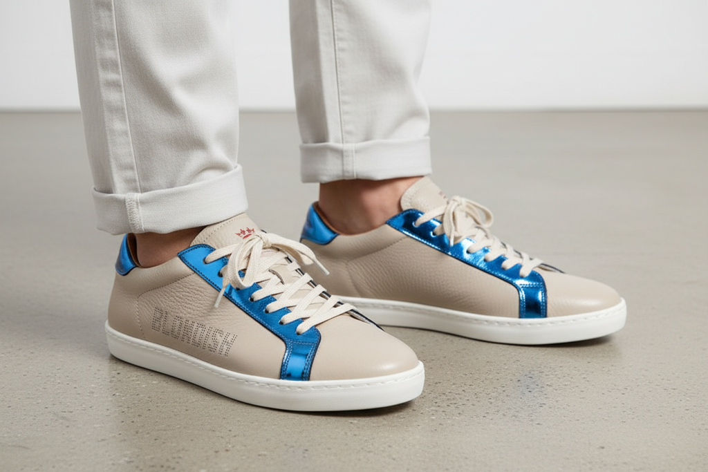 Beige Blue hombre close-up BLONDISH